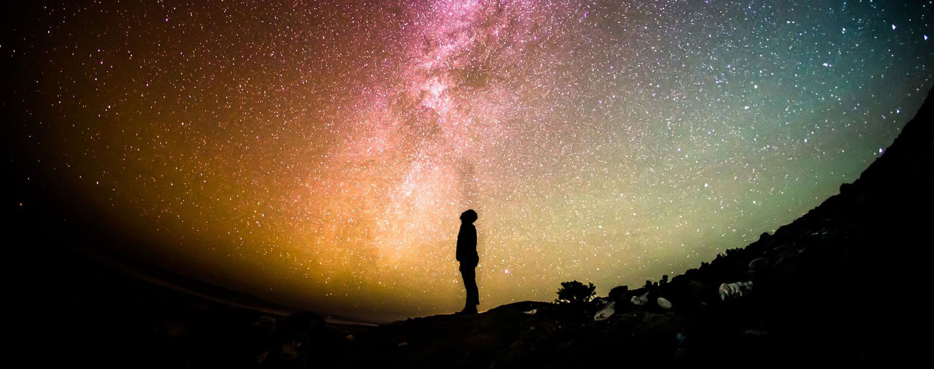Coloro che ci hanno lasciati non sono degli assenti, sono solo degli invisibili: tengono i loro occhi pieni di gloria puntati nei nostri pieni di lacrime (Sant’Agostino)
