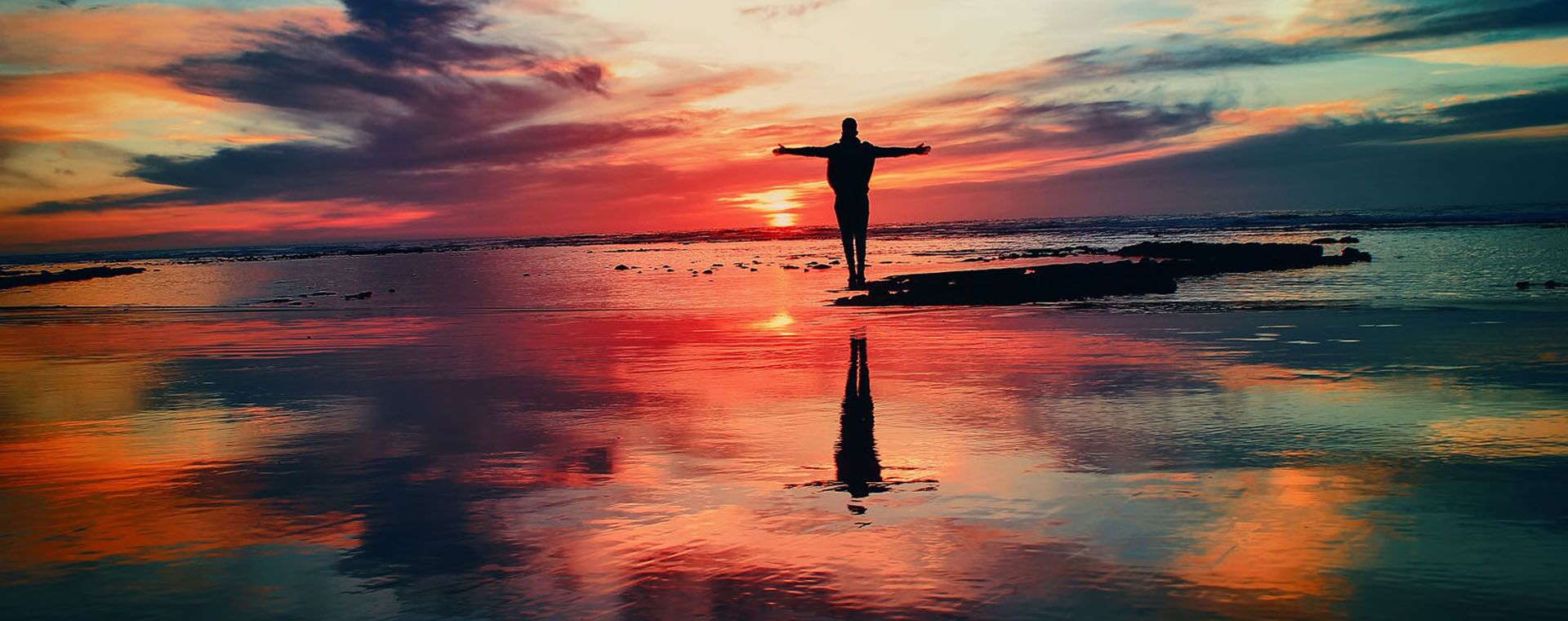 Ci sono momenti nella vita in cui qualcuno ti manca così tanto che vorresti tirarlo fuori dai tuoi sogni per abbracciarlo davvero. (Paulo Coelho)